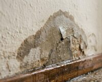 Rejtett csőtörés jelei: mikor kell azonnal szakembert hívni?
