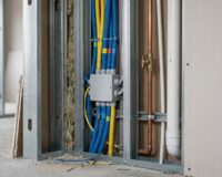 Elektromos és gépészeti kiállások szárazépítés mögött: mi legyen a tervezési sorrend?